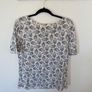 FREE WITH BUNDLE of 2 or more items. UNIQLO Floral Medium Top